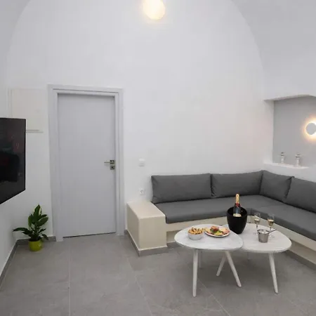 Iliana's Getaway - Private With Jacuzzi *