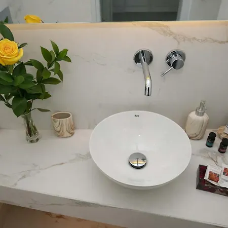 Iliana's Getaway - Private With Jacuzzi Apartmán